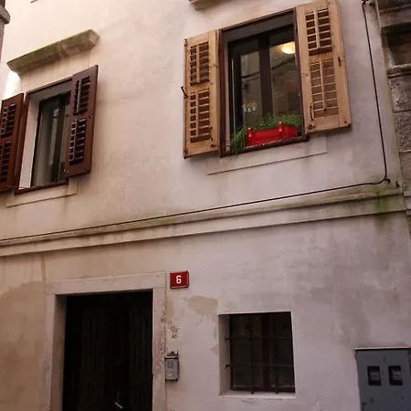 Nono Mario Apartman *